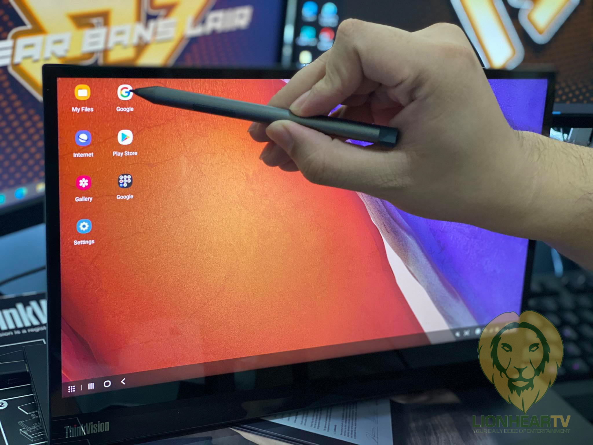 REVIEW: Lenovo ThinkVision M14T Portable Monitor – Screen on the
